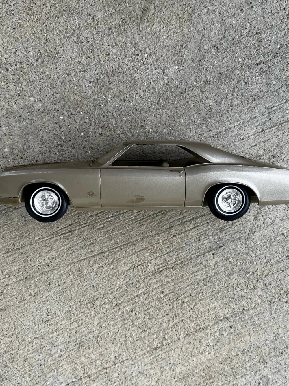 Vintage 1966 Gold Buick Riviera Dealer Promo Model Plastic Car 1:25 Scale